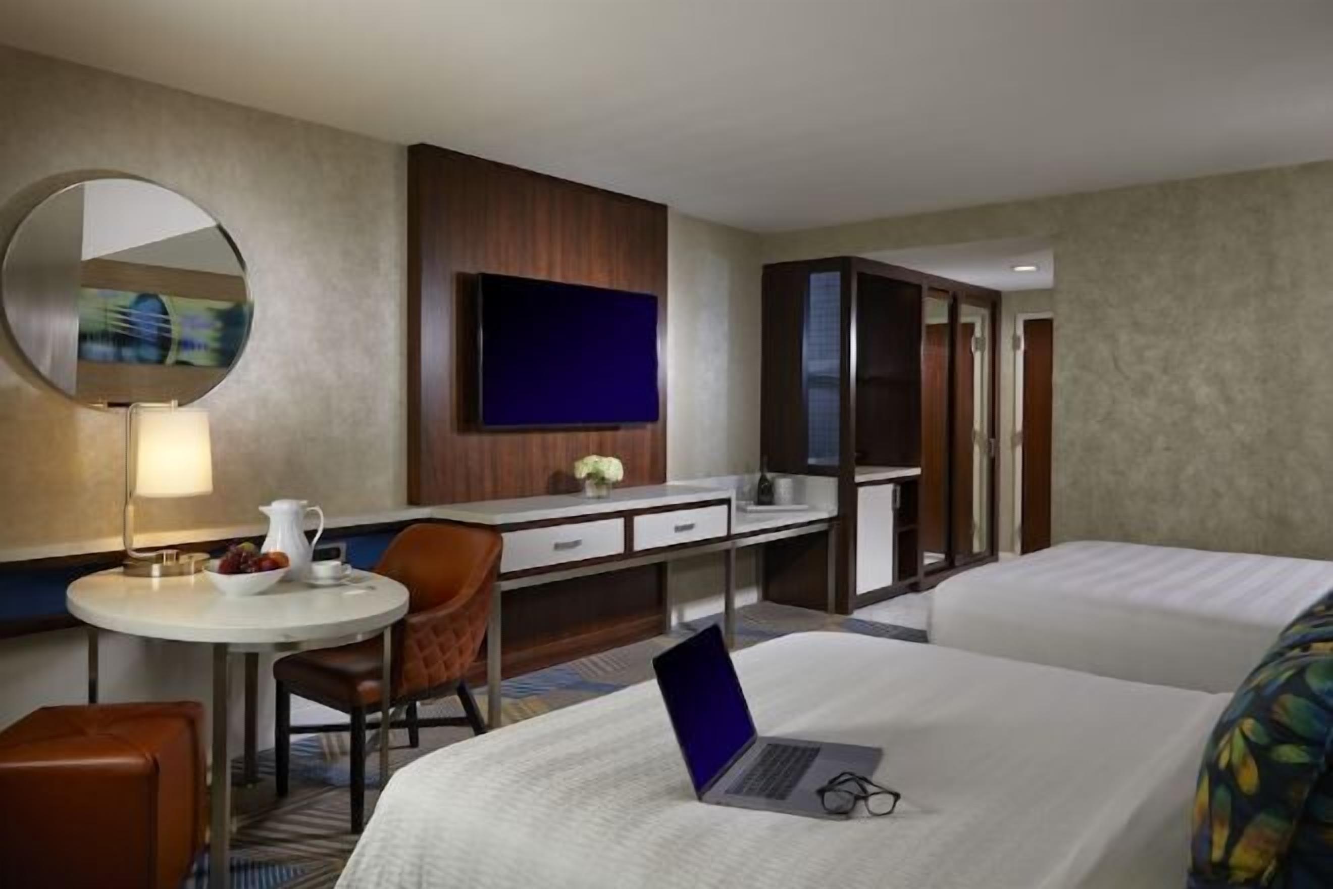 高級寢具、客房內保險箱、書桌、遮光布/窗簾