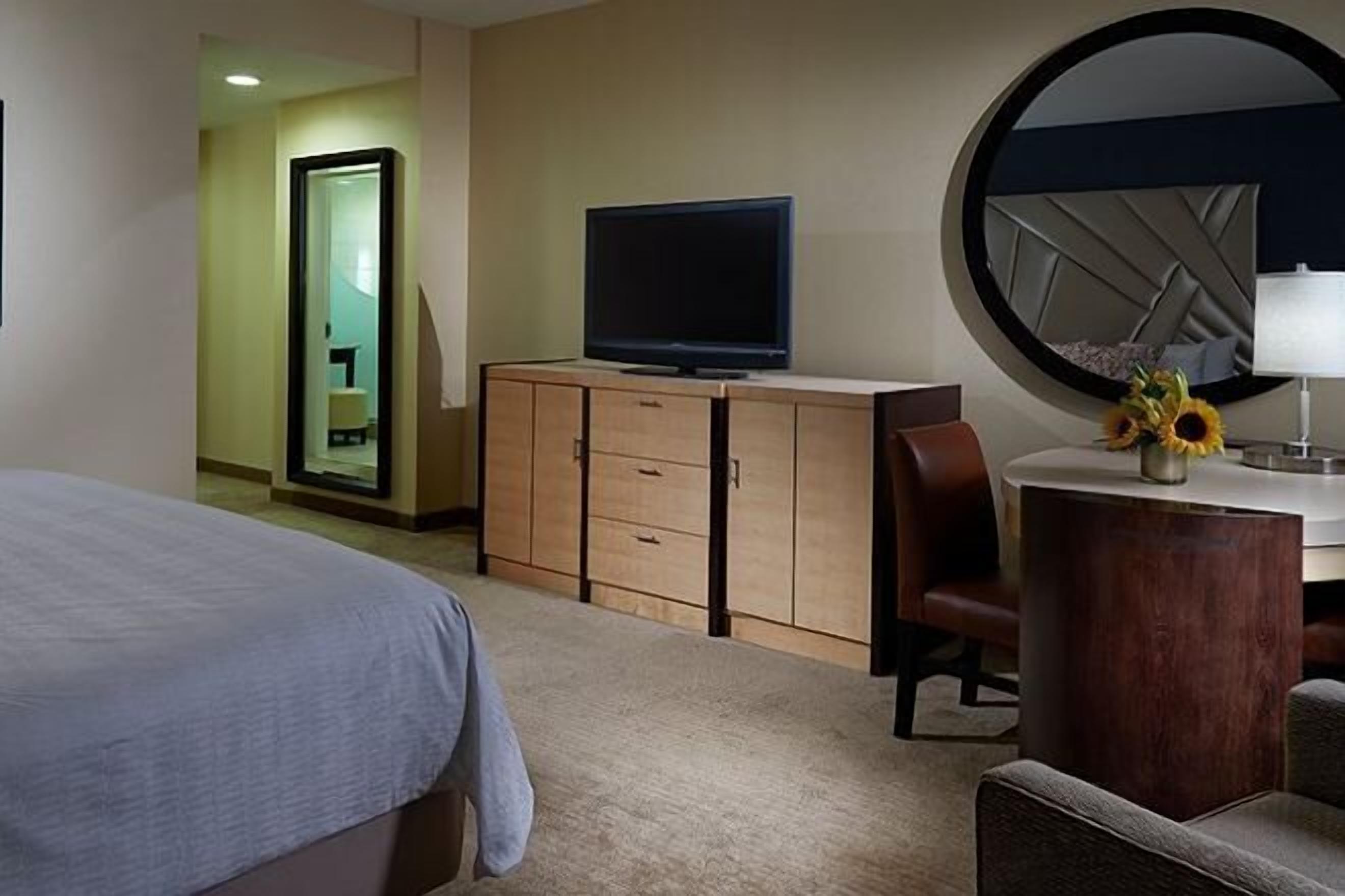 高級寢具、客房內保險箱、書桌、遮光布/窗簾