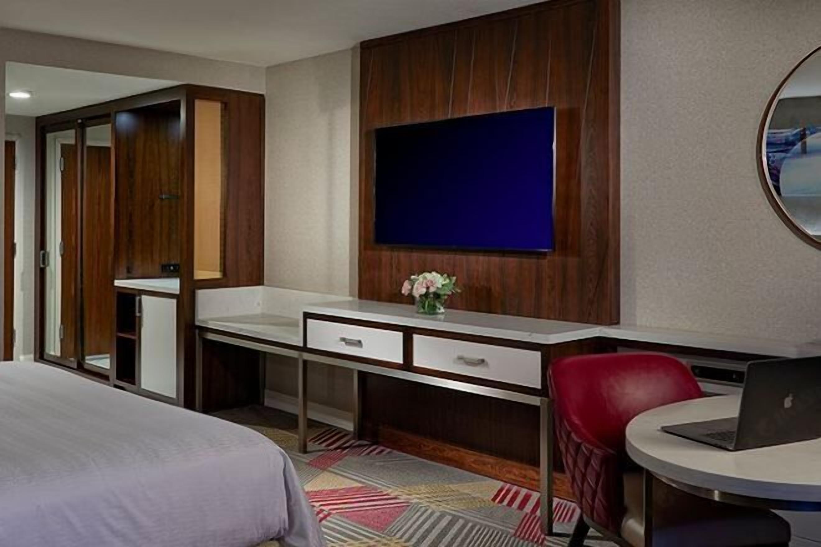 高級寢具、客房內保險箱、書桌、遮光布/窗簾