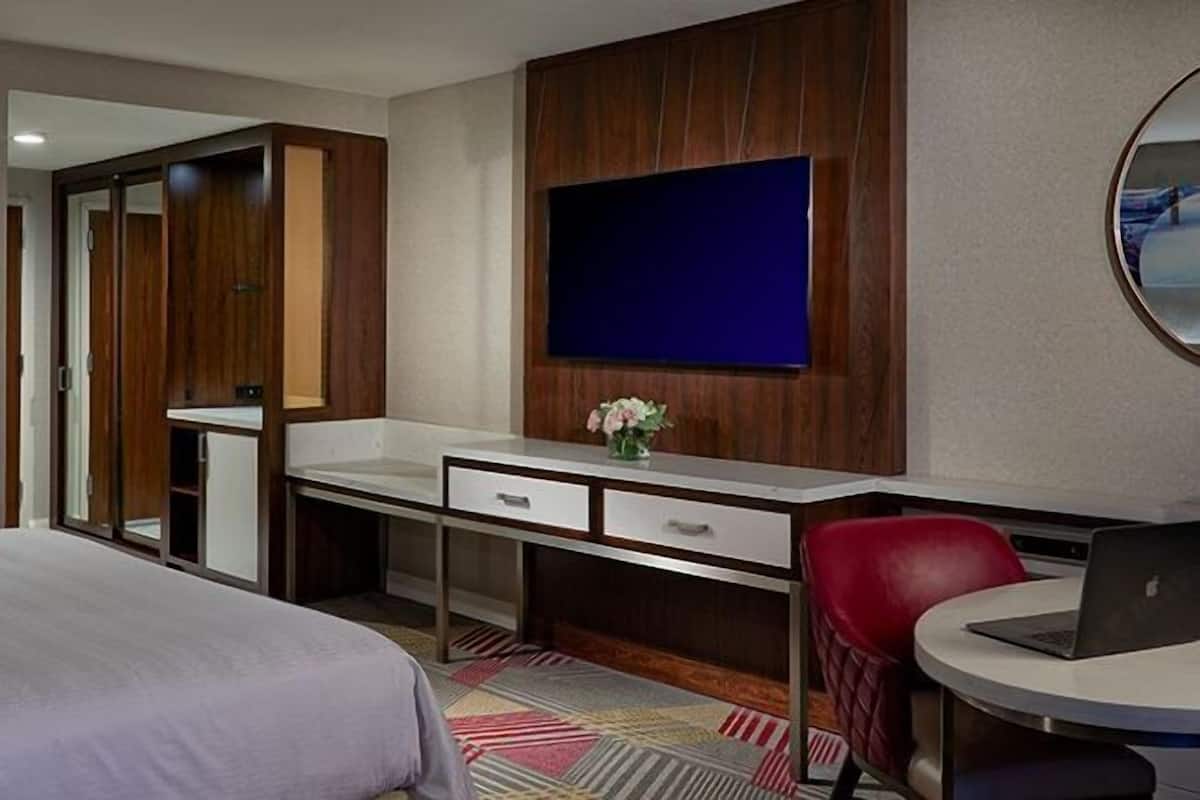 Premium bedding, in-room safe, desk, blackout curtains