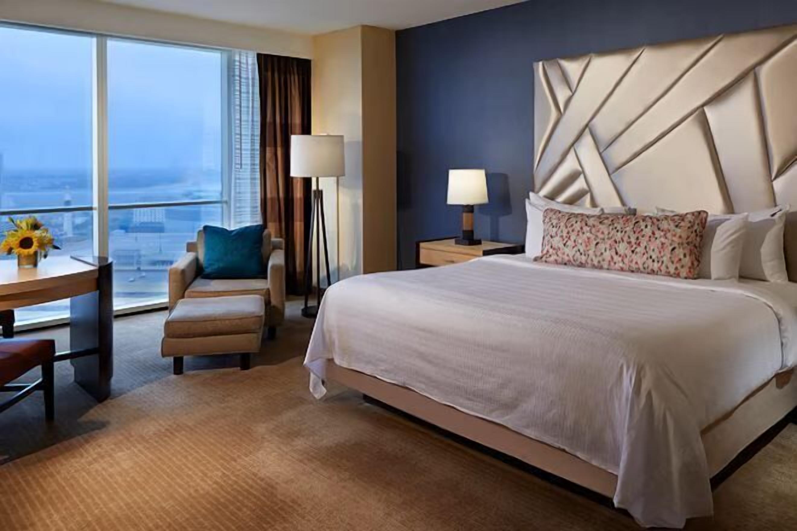 高級寢具、客房內保險箱、書桌、遮光布/窗簾