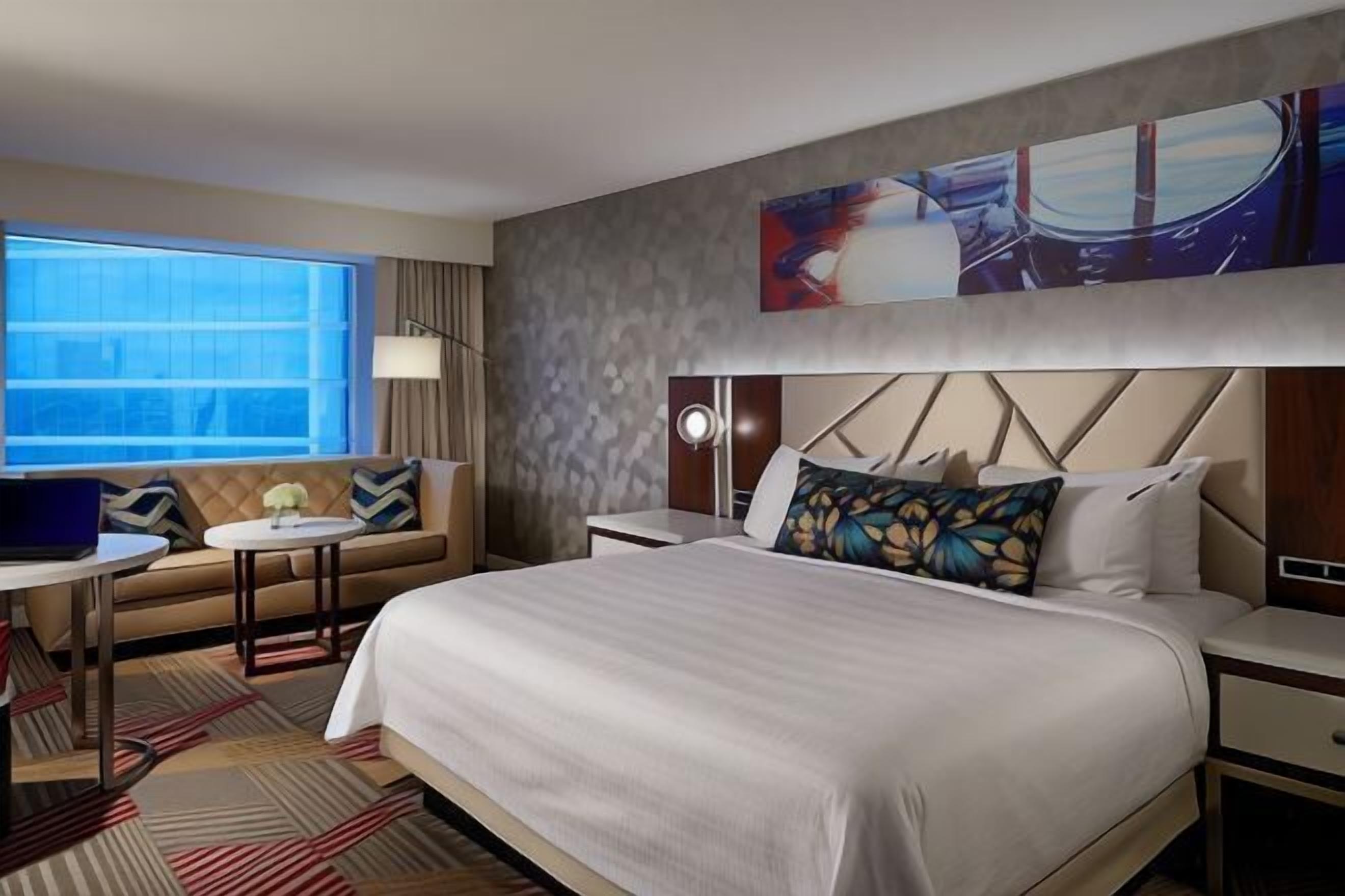 高級寢具、客房內保險箱、書桌、遮光布/窗簾