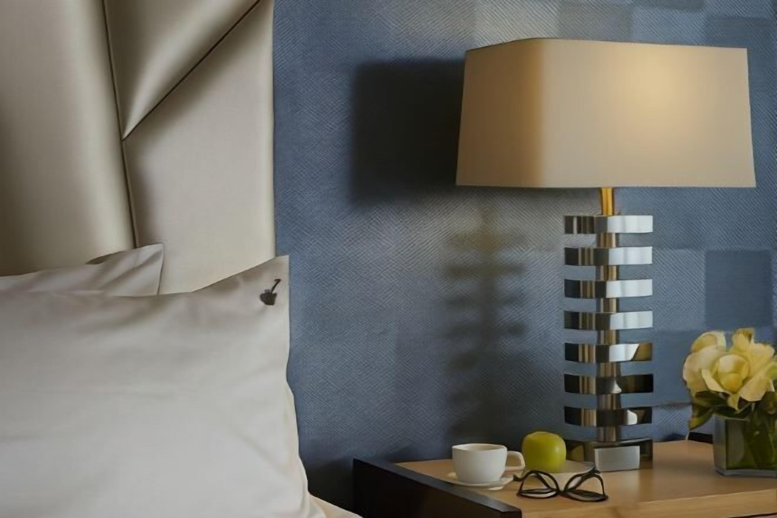 高級寢具、客房內保險箱、書桌、遮光布/窗簾