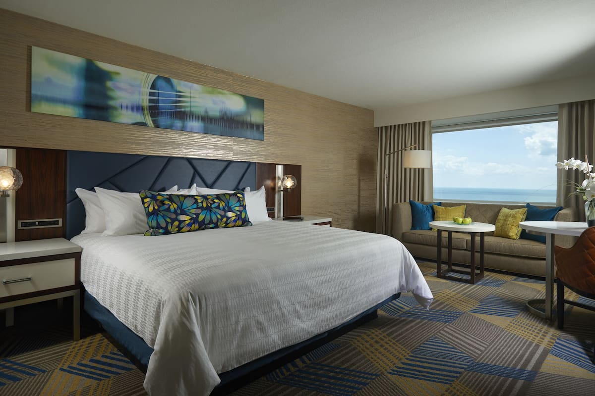 Premium bedding, in-room safe, desk, blackout drapes