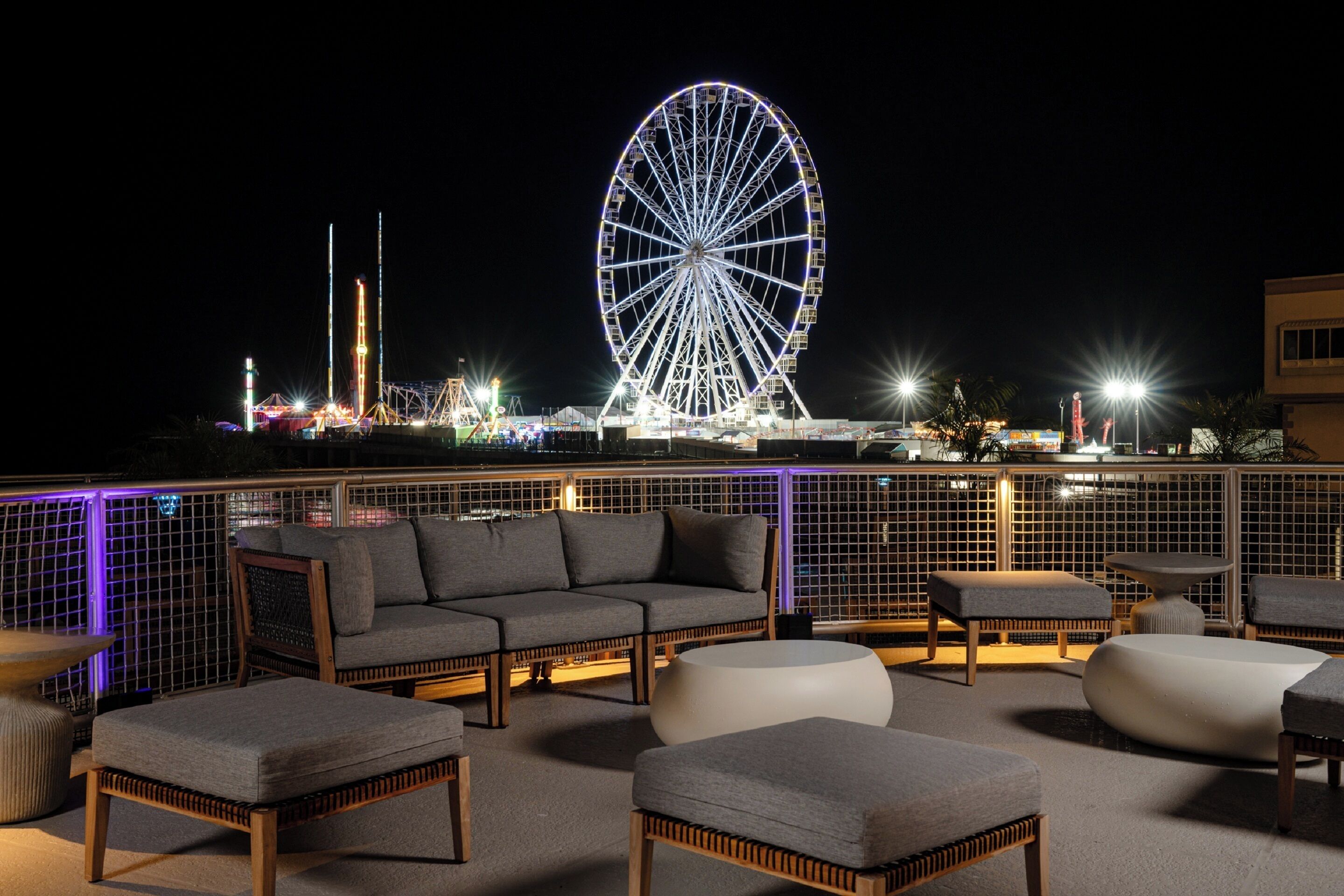 5 bars/lounges, beach bar