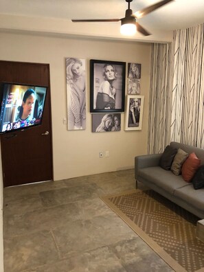 华丽开间, 1 间卧室, 厨房 | 起居区 | 智能电视、Netflix