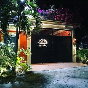 Entrée de l’hébergement