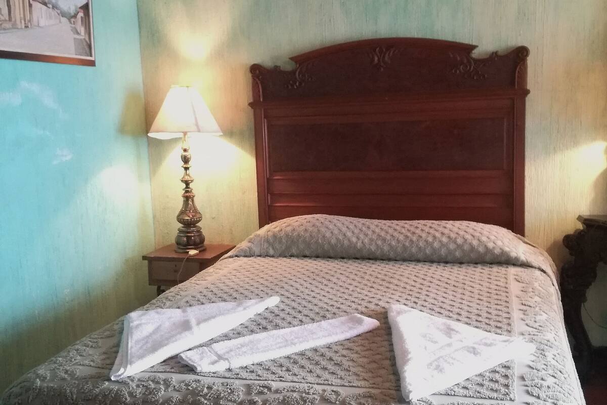 single room | free wifi, bed sheets, wheelchair access