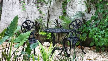 Habitación exclusiva, 1 cama de matrimonio, accesible para personas con discapacidad | Colchones con acolchado adicional y minibar con artículos gratuitos