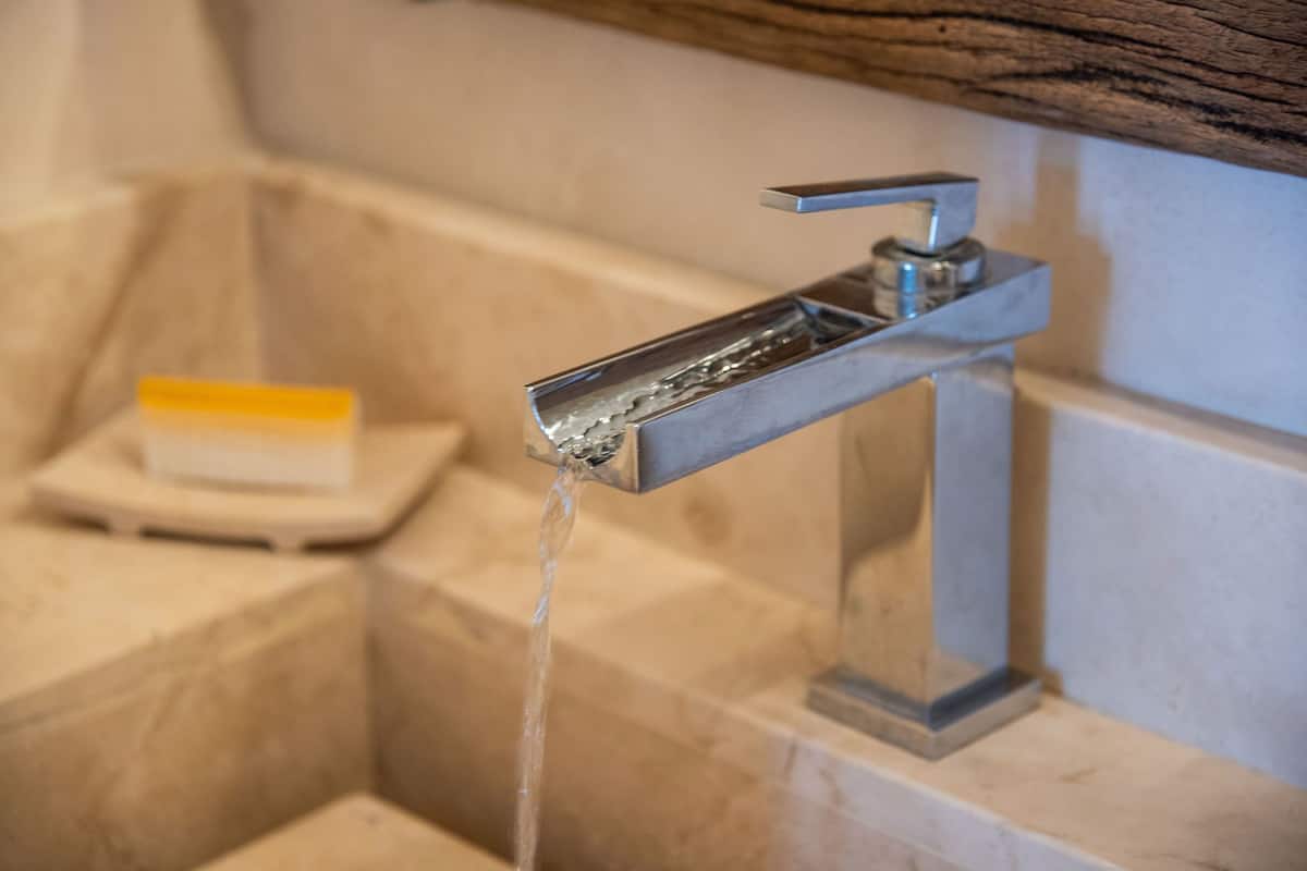 Habitación Premium doble, 1 cama de matrimonio | Baño | Ducha y cabezal de ducha tipo lluvia