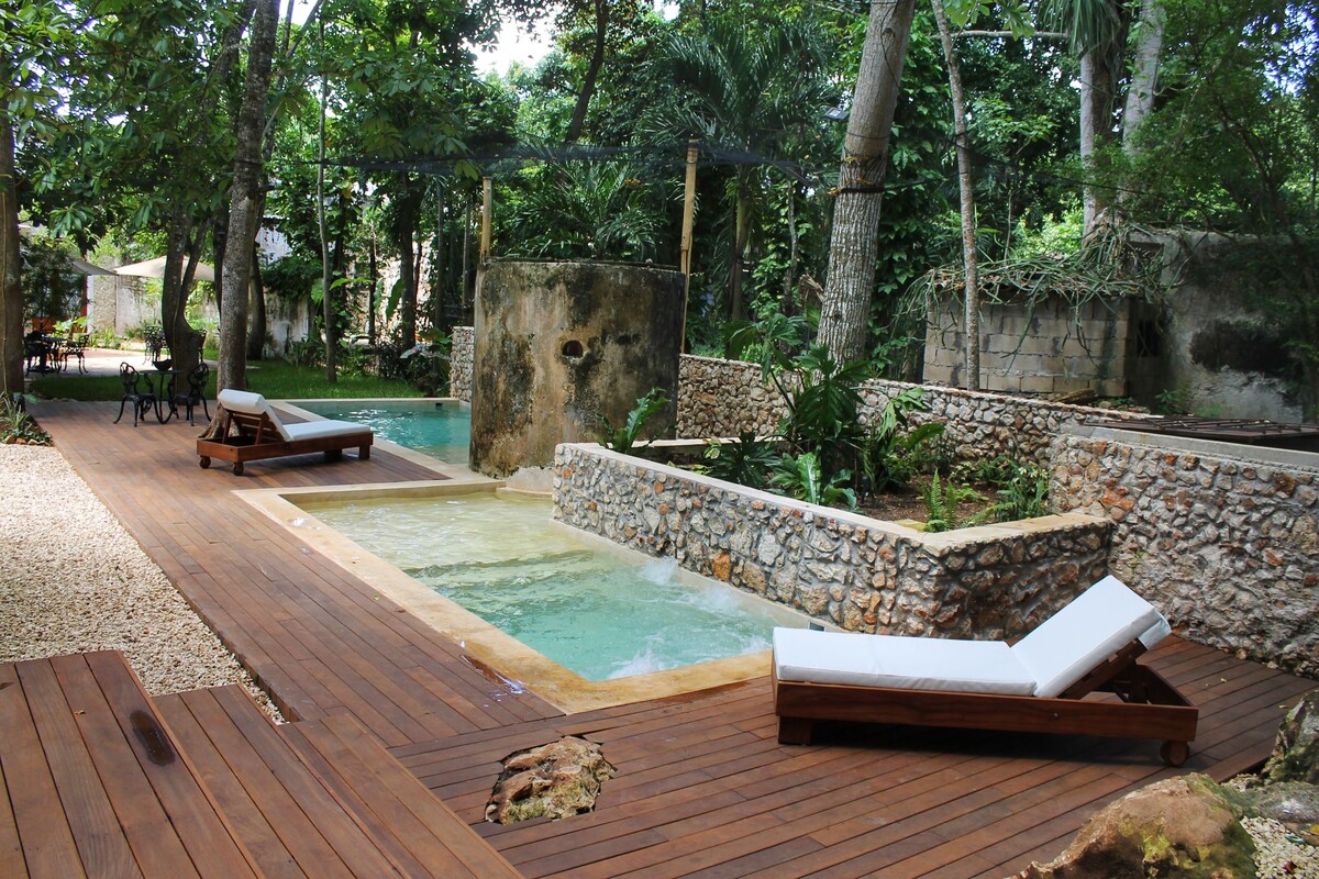 Verde Morada pool area | best hotels in Valladolid Mexico