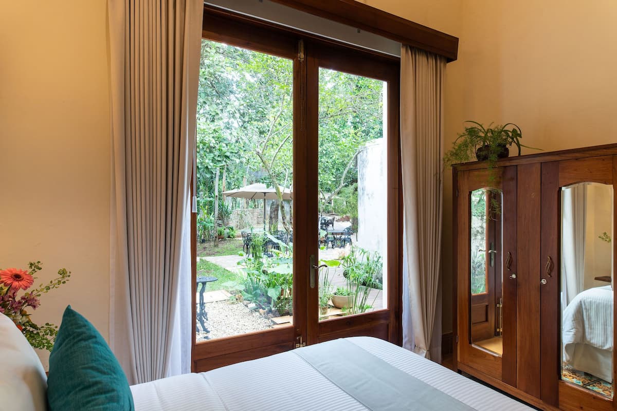 Habitación exclusiva, 1 cama de matrimonio, accesible para personas con discapacidad | Colchones con acolchado adicional y minibar con artículos gratuitos