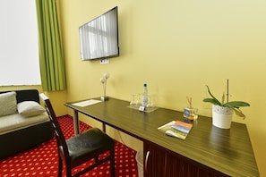 In-room safe, desk, laptop workspace, free WiFi
