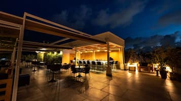 Culinária internacional, restaurante ao ar livre