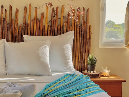 Junior Double Room, 1 King Bed | Egyptian cotton sheets, premium bedding, minibar, in-room safe. Hotel Jaiba Mahahual