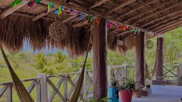 Habitación doble junior, 1 cama King size | Área de sala de estar | Piso con calefacción