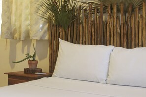 Chambre Standard, terrasse | Draps en coton égyptien, literie de qualité, minibar, coffre-fort
