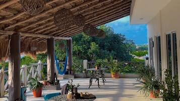 Chambre Double Junior, 1 trÚs grand lit | Draps en coton égyptien, literie de qualité supérieure, minibar