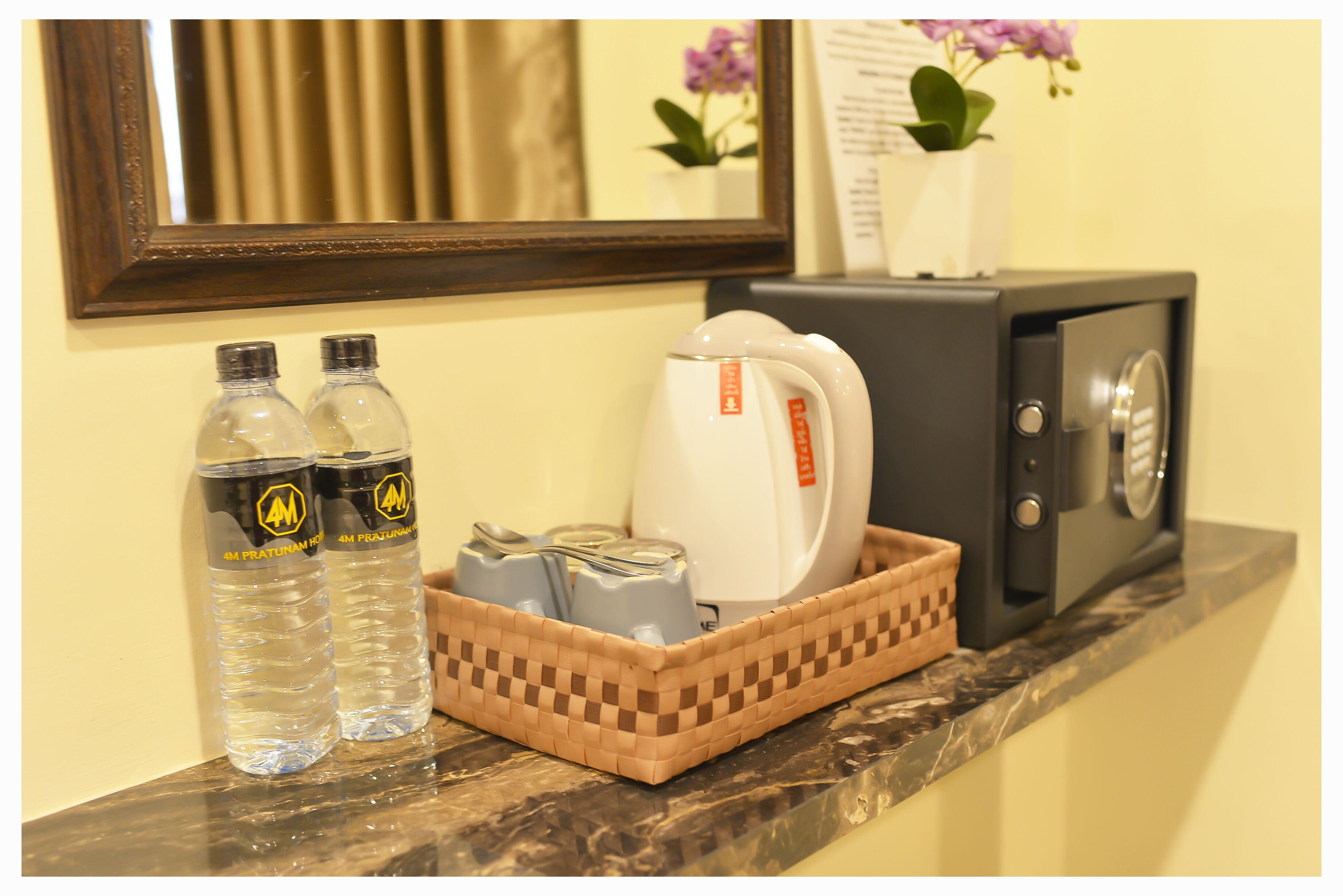 superior room, non smoking | in-room safe, desk, soundproofing, free wifi