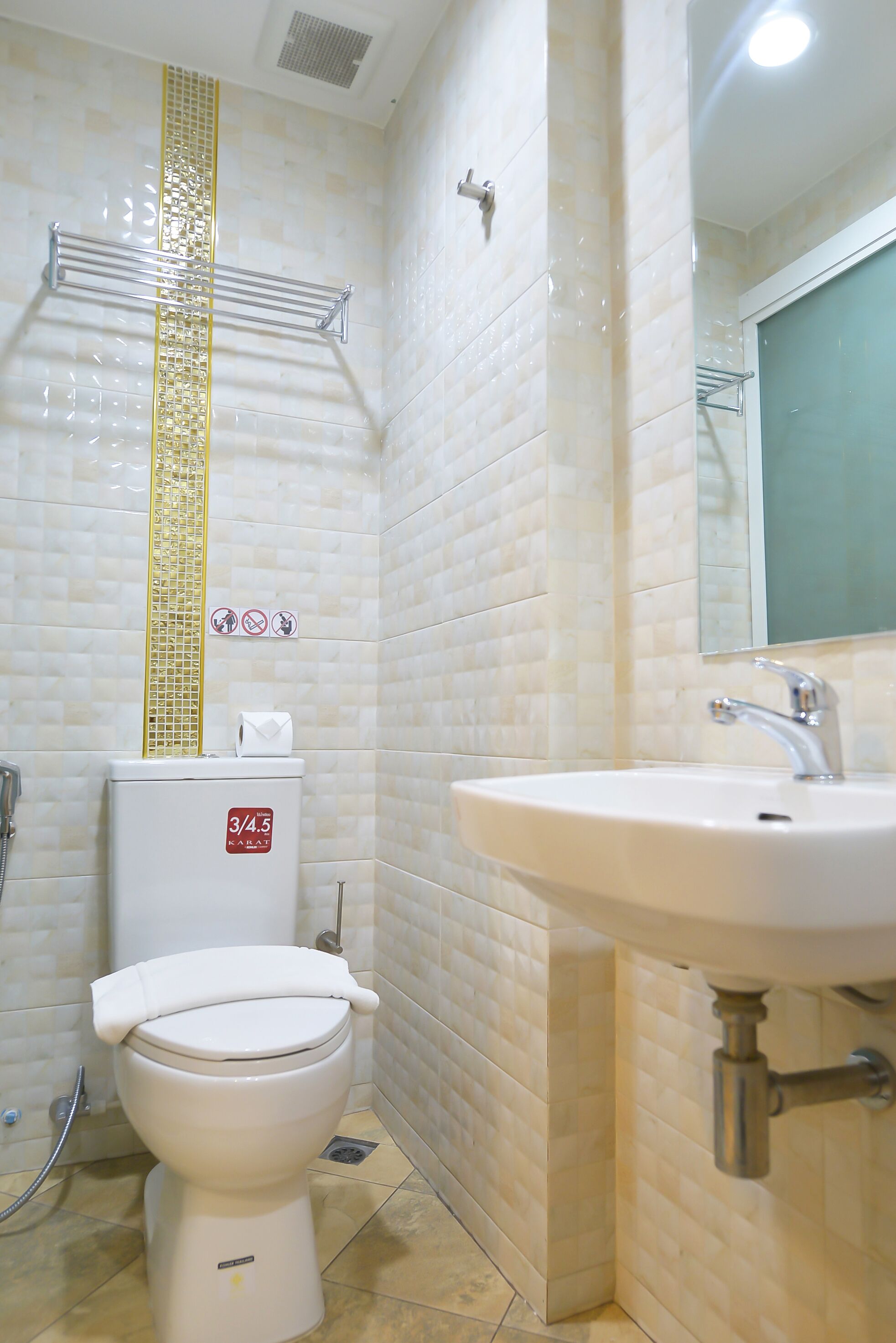 family triple room | bathroom sink