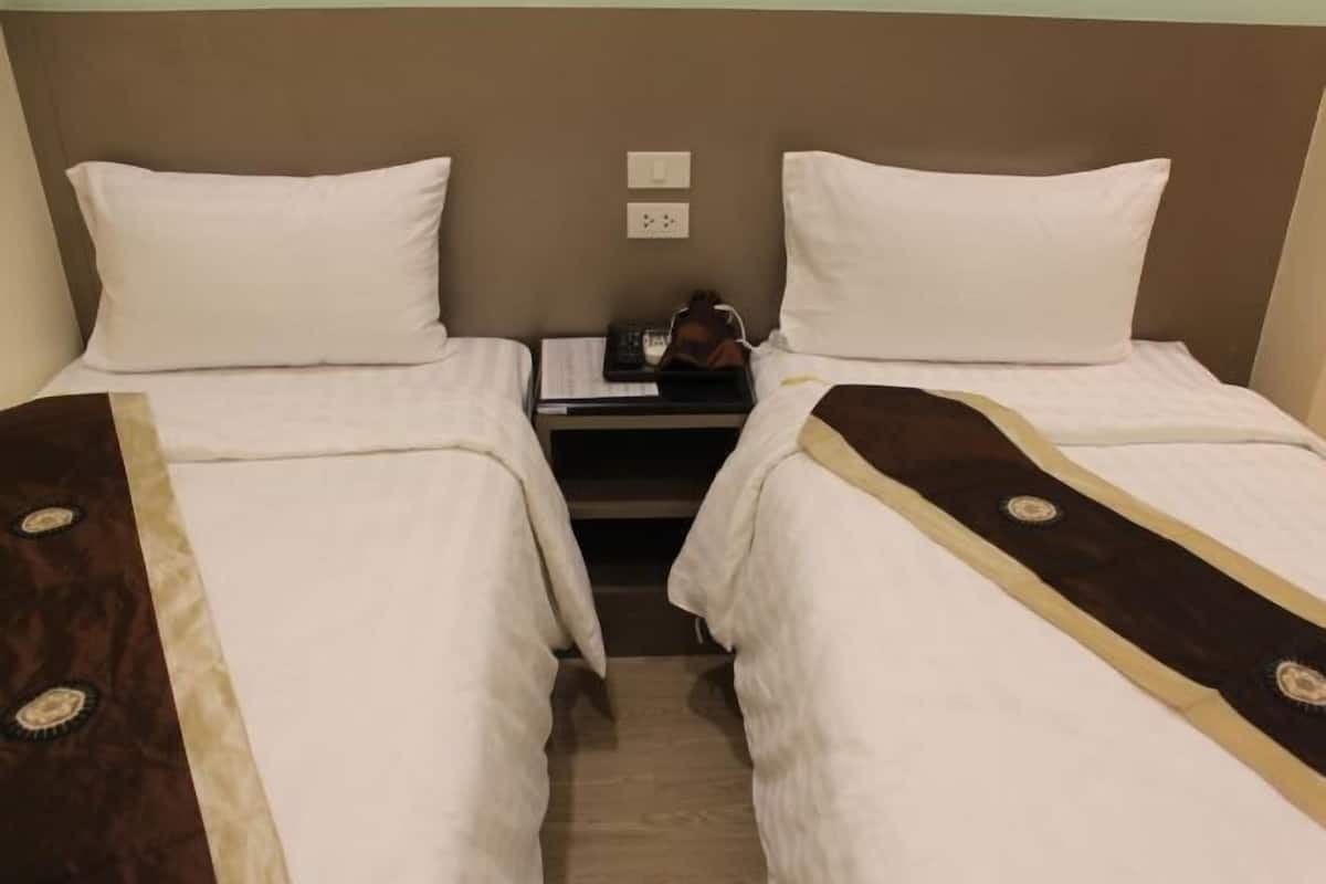 In-room safe, desk, soundproofing, free WiFi