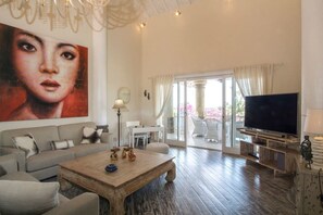 Flat-screen TV - Villa Teman Bali (Ungasan)