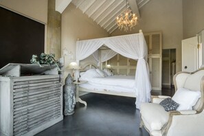 5 bedrooms, in-room safe, desk, iron/ironing board - Villa Teman Bali (Ungasan)