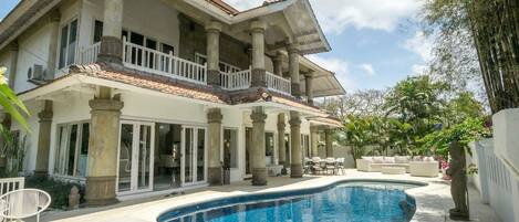 Outdoor pool, pool umbrellas, sun loungers