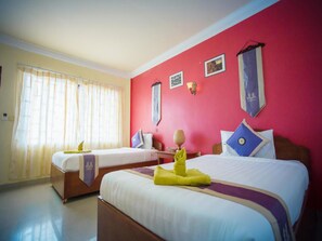 Quarto duplo luxo | Frigobar, cofres nos quartos, escrivaninha, cortinas blackout