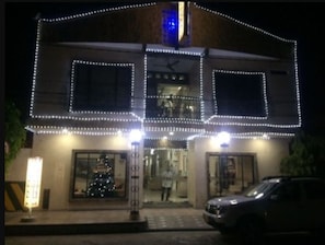 Façade de l’hébergement - soirée/nuit