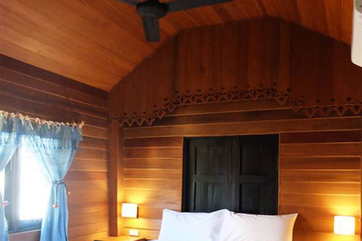 in-room safe, desk, soundproofing, rollaway beds