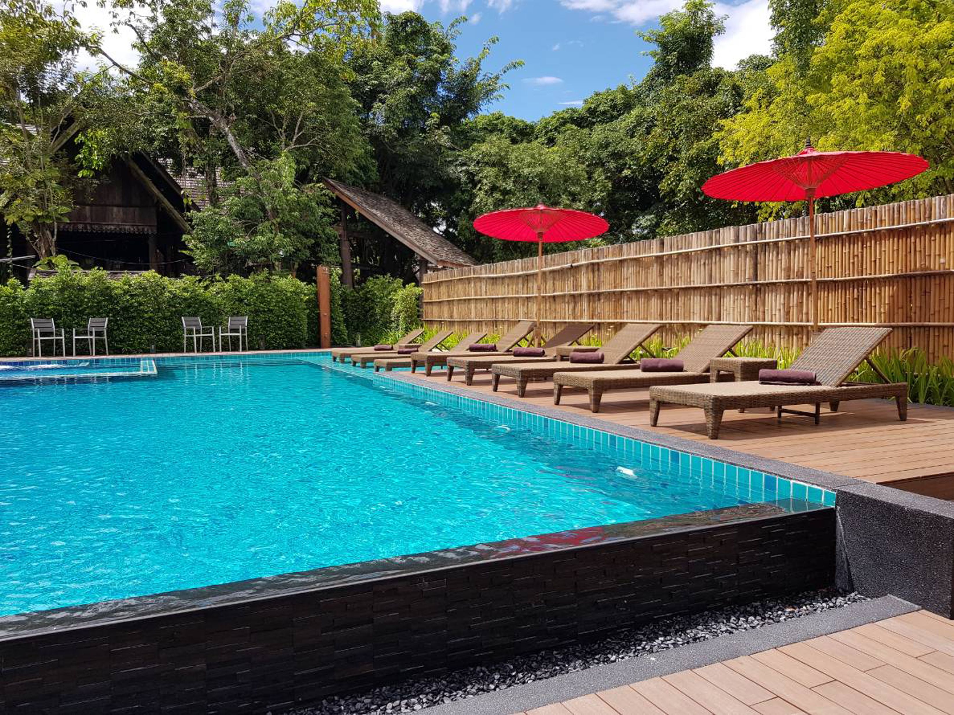 outdoor pool, open 7 am to 8 pm, free pool cabanas, pool loungers