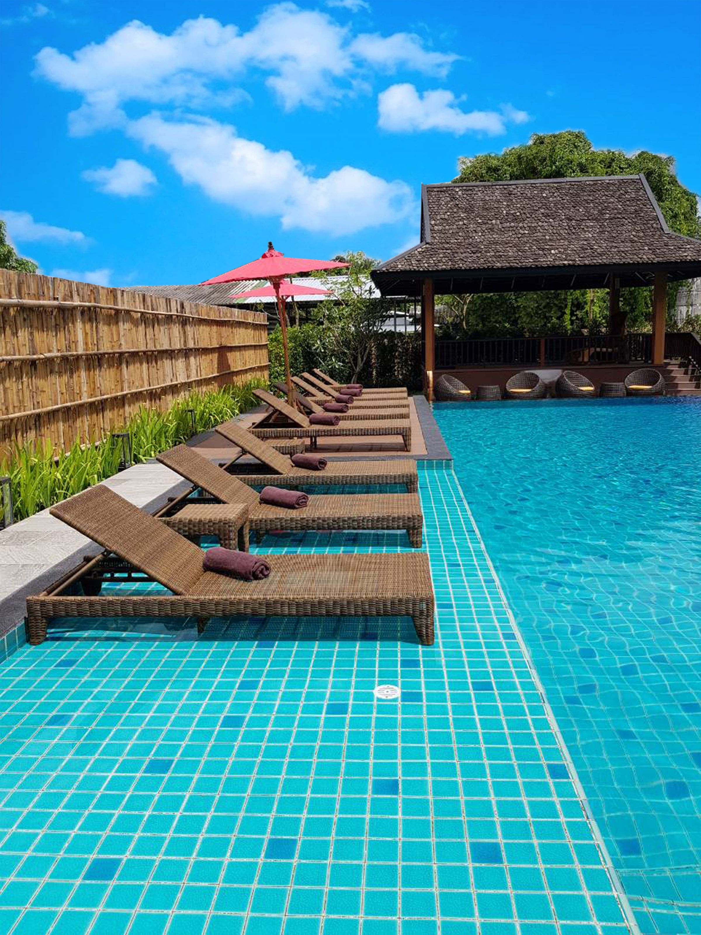 outdoor pool, open 7 am to 8 pm, free pool cabanas, pool loungers