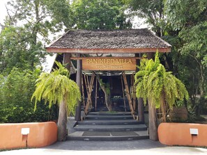 Front of property - Pan Kled Villa Eco Hill Resort (Chiang Rai)