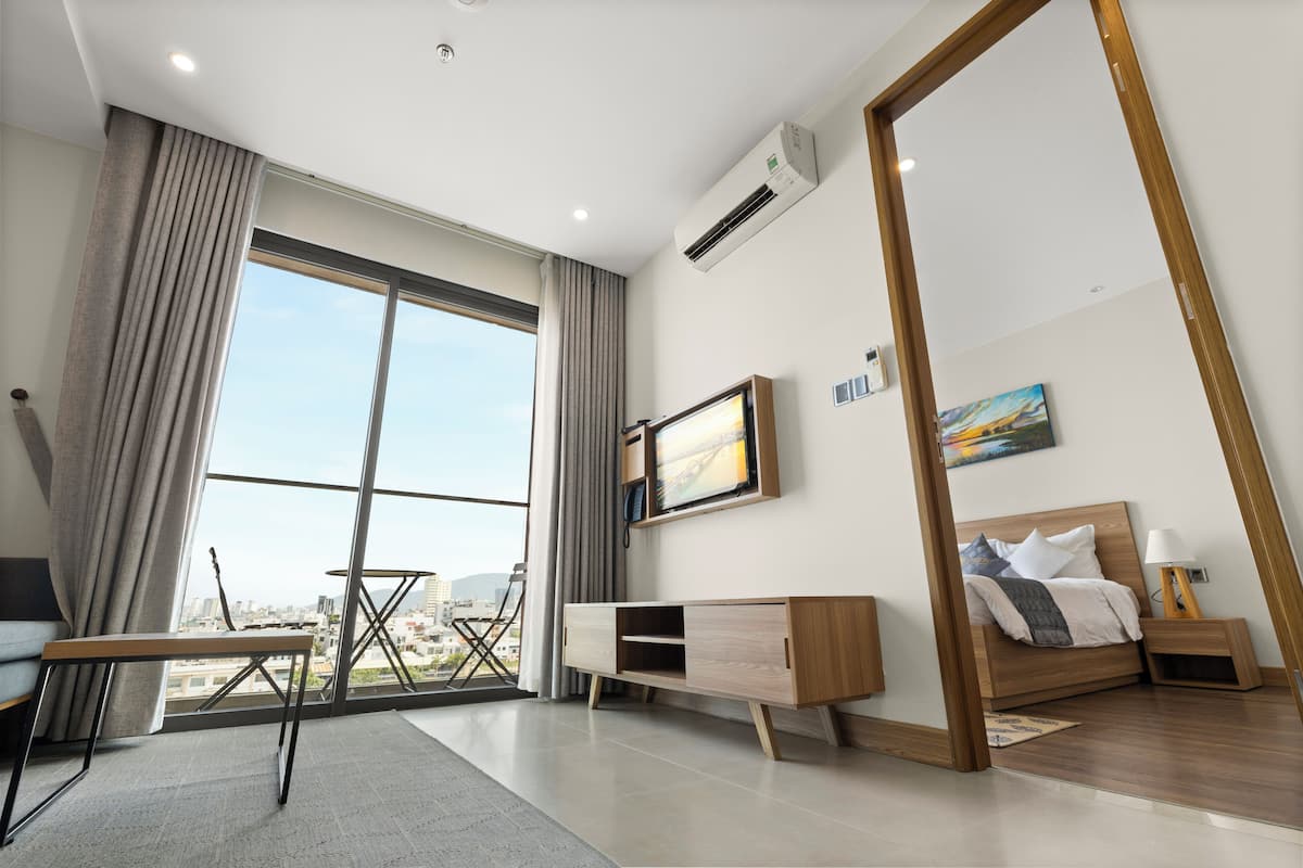 standard room, 1 bedroom, kitchen, city view | premium bedding, pillow-top beds, minibar, in-room safe