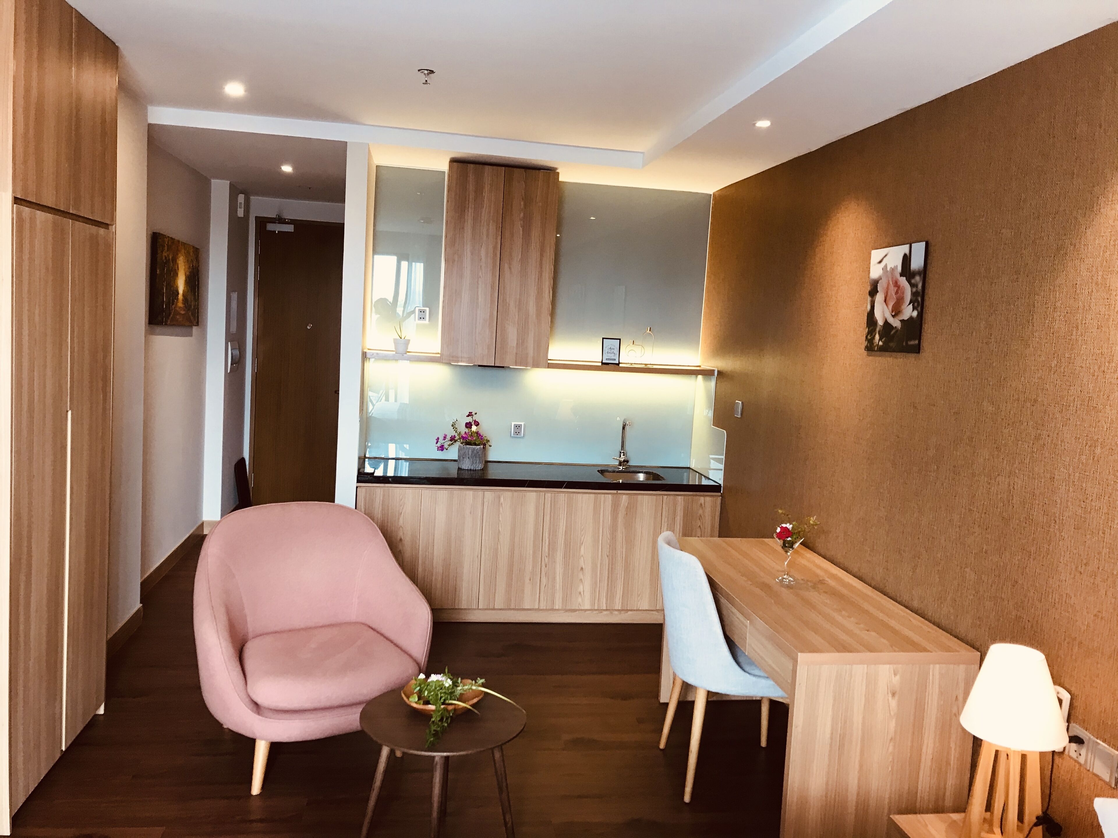 peaceful apartment | living room | 32-inch flat-screen tv with cable channels, tv