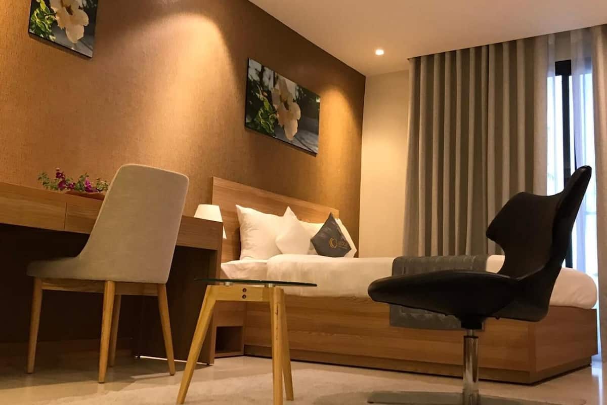 premium bedding, pillow-top beds, minibar, in-room safe