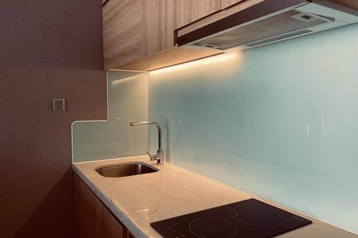 fridge, electric kettle, rice cooker, cleaning supplies