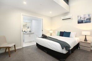 Executive-Penthouse, 2 Queen-Betten, Nichtraucher | 2 Schlafzimmer, Bettwäsche aus ägyptischer Baumwolle