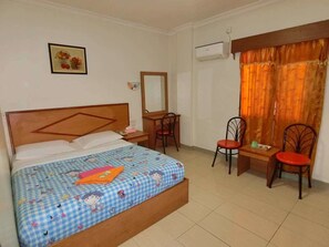 Deluxe Room | Desk, rollaway beds, free WiFi - Hotel Super 888 (Karimun)