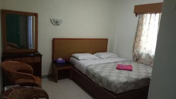 Schreibtisch, Zustellbetten, kostenloses WLAN