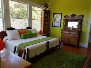 Sweet Auburn Room - The Peach House (Atlanta)