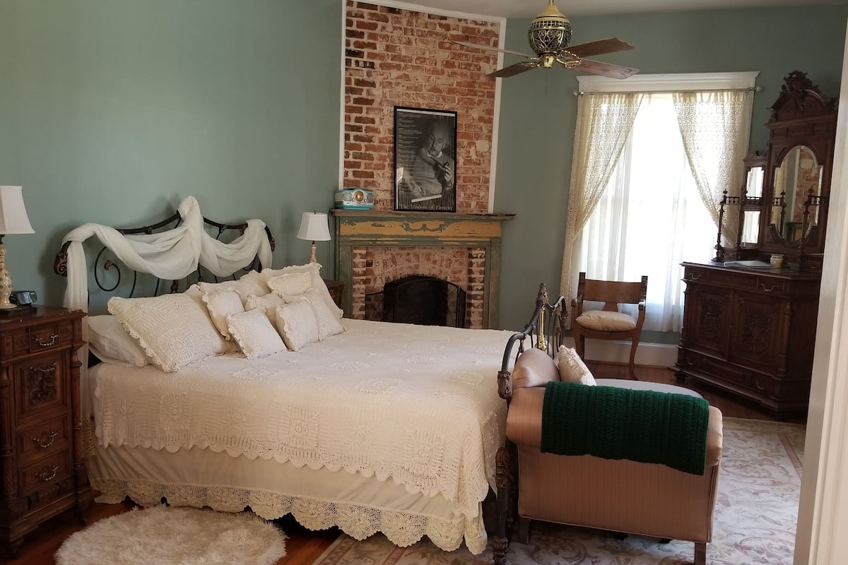 Peach Blossom Suite | Desk, iron/ironing board (on request), WiFi (free)