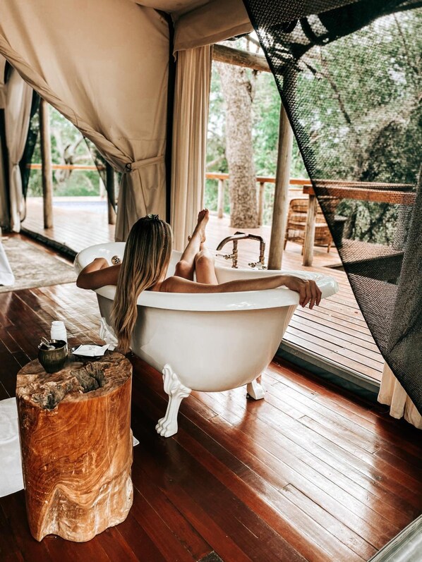 Tienda de lujo (Tent 2) | Baño | Bañera y ducha independientes y bañera profunda