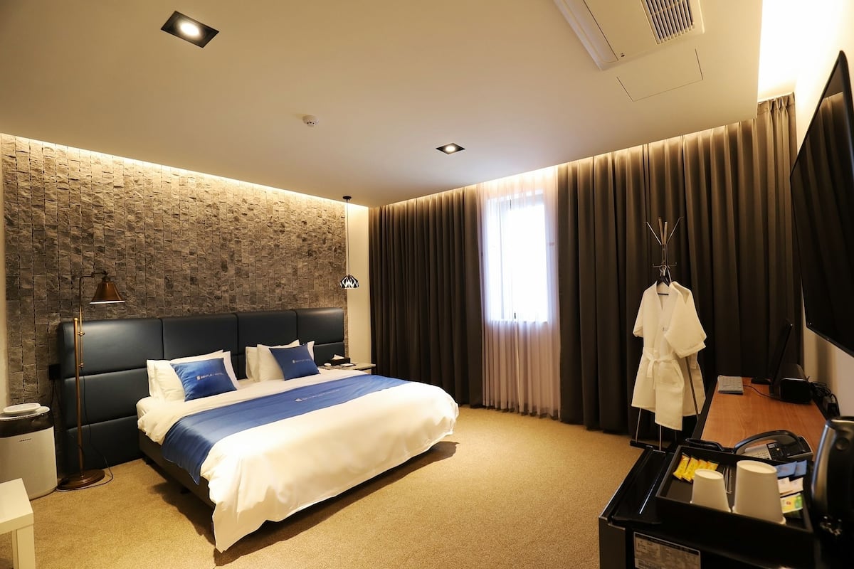 Royal Deluxe Room | 防音設備、WiFi (無料)、客室ごとに異なる装飾、客室ごとに異なるインテリア