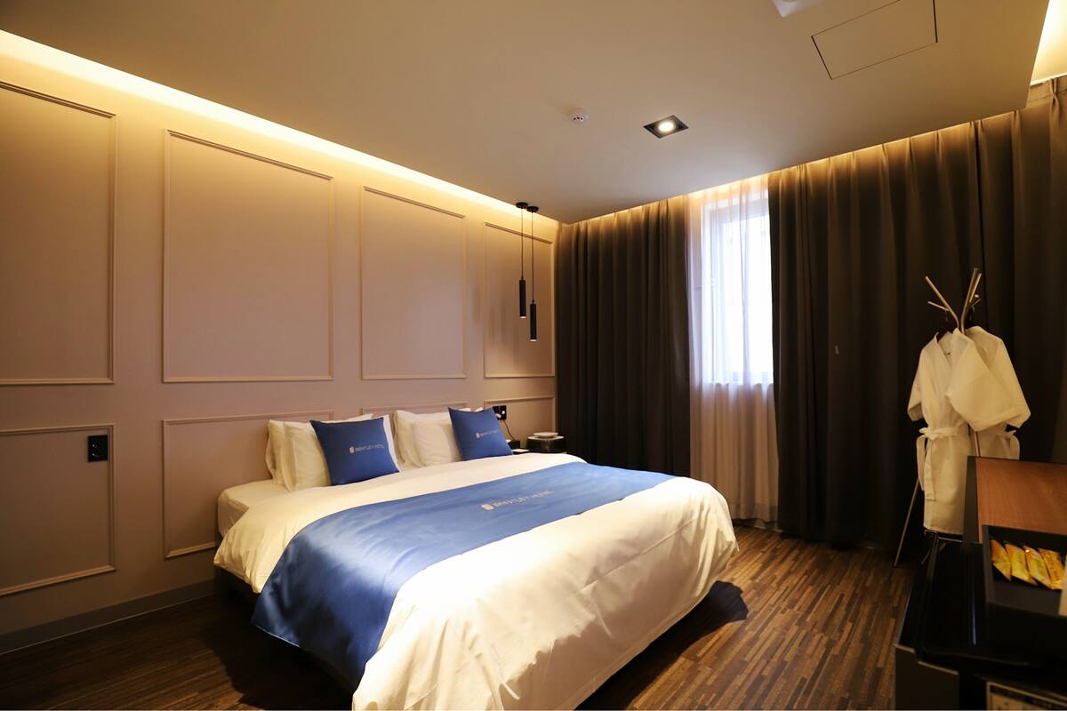 King Room | 防音設備、WiFi (無料)、客室ごとに異なる装飾、客室ごとに異なるインテリア