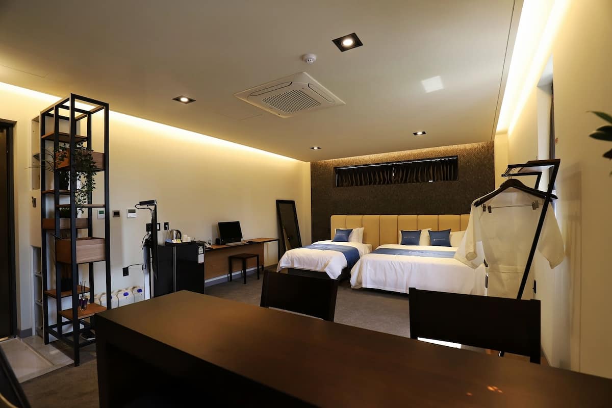 1 bedroom, individually decorated, individually furnished, soundproofing