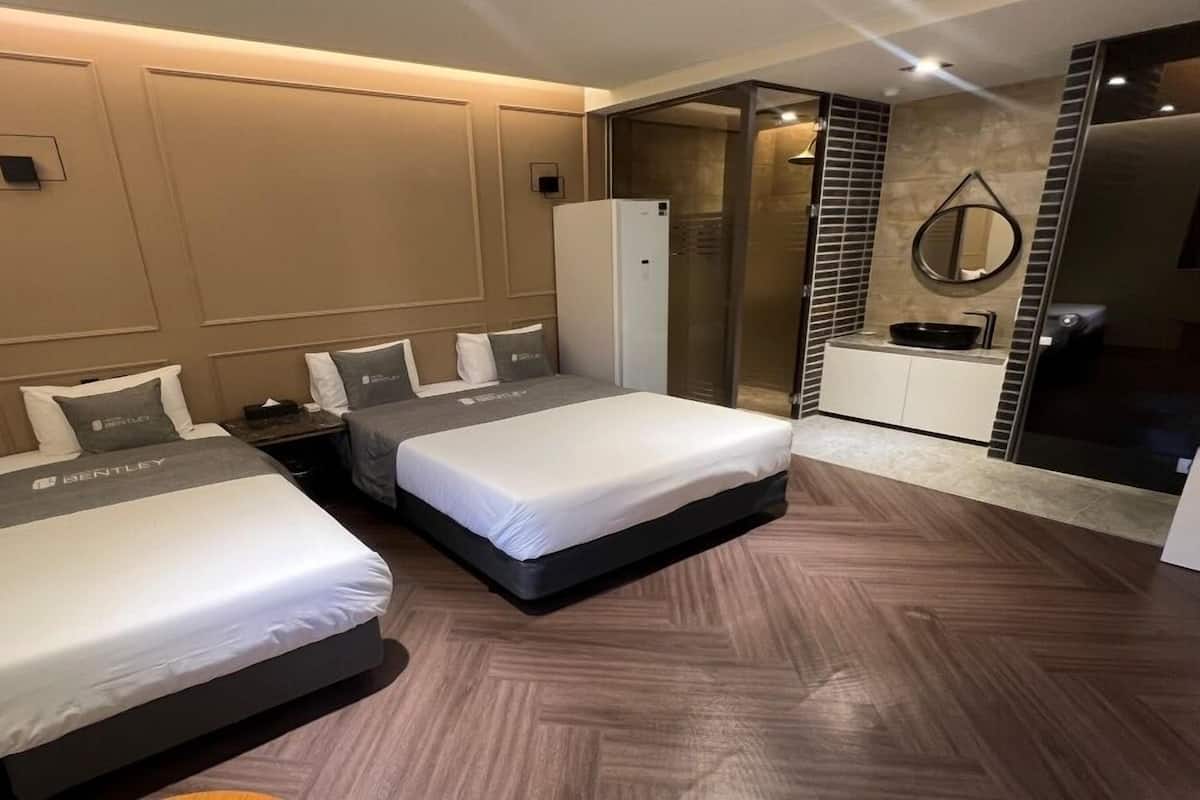 1 bedroom, individually decorated, individually furnished, soundproofing