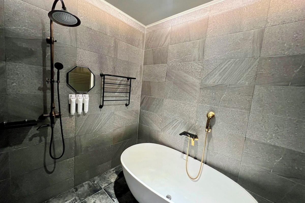 deluxe triple room | bathroom | free toiletries, hair dryer, slippers, bidet