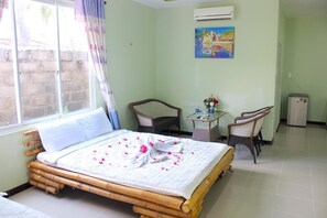 Bungalow, vue jardin | Minibar, bureau, chambres insonorisées, Wi-Fi gratuit